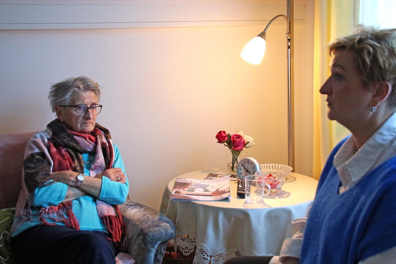 5167_besuch_im_altenheim_by_peter_weidemann_pfarrbriefservice (c) Bild: Peter Weidemann In: Pfarrbriefservice.de