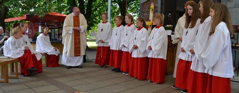 Messdiener Kriegsdorf (c) Barbara Axer-Schubert